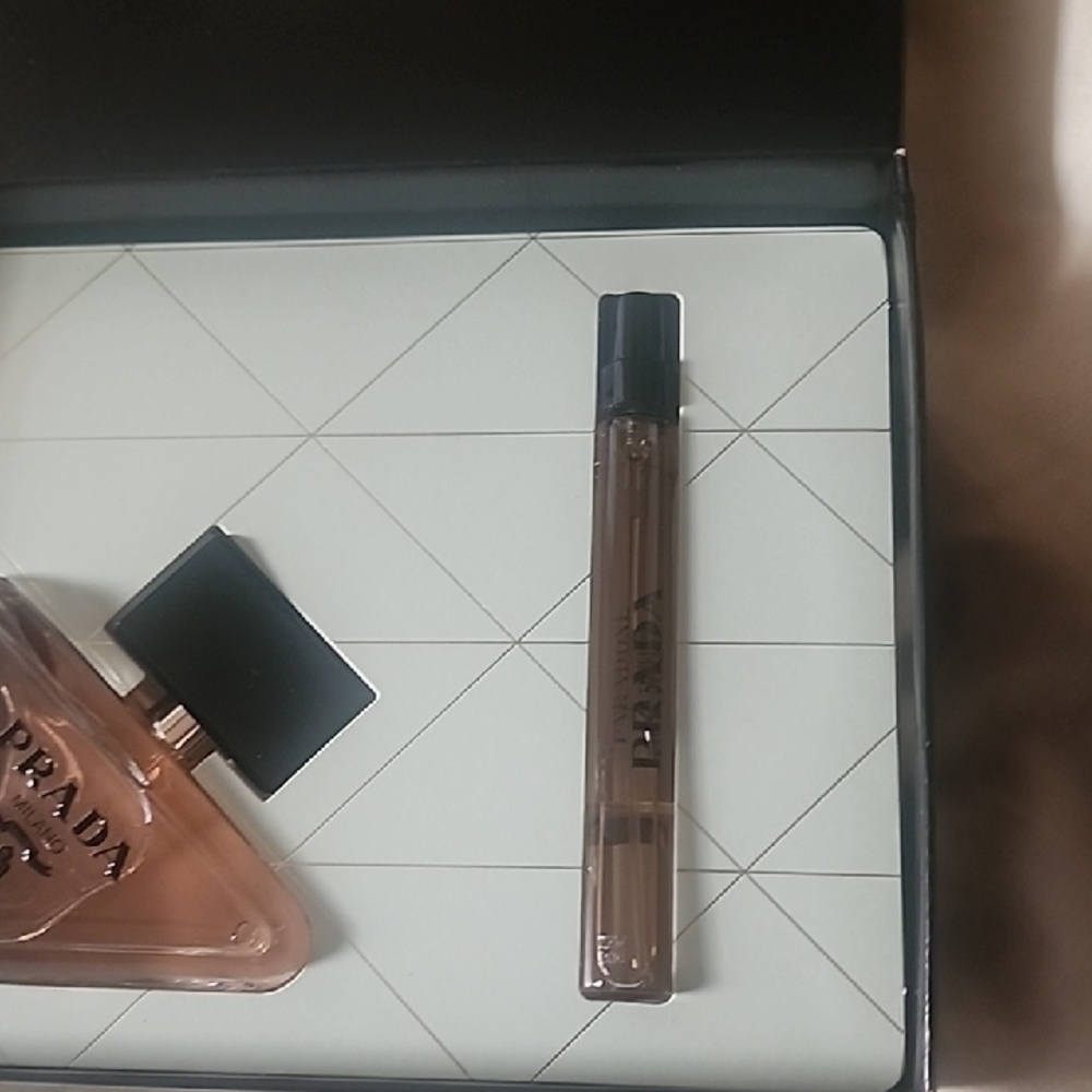 Prada Fragrance Duo in Black Box - Picture 3 of 4